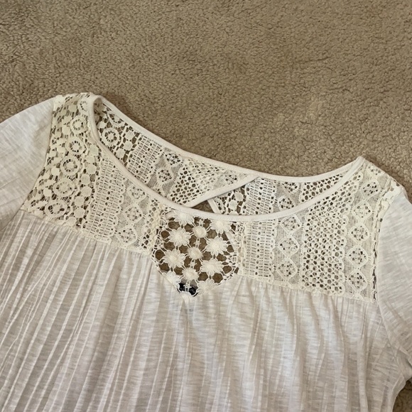 White blouse with lace detailing - Picture 2 of 4